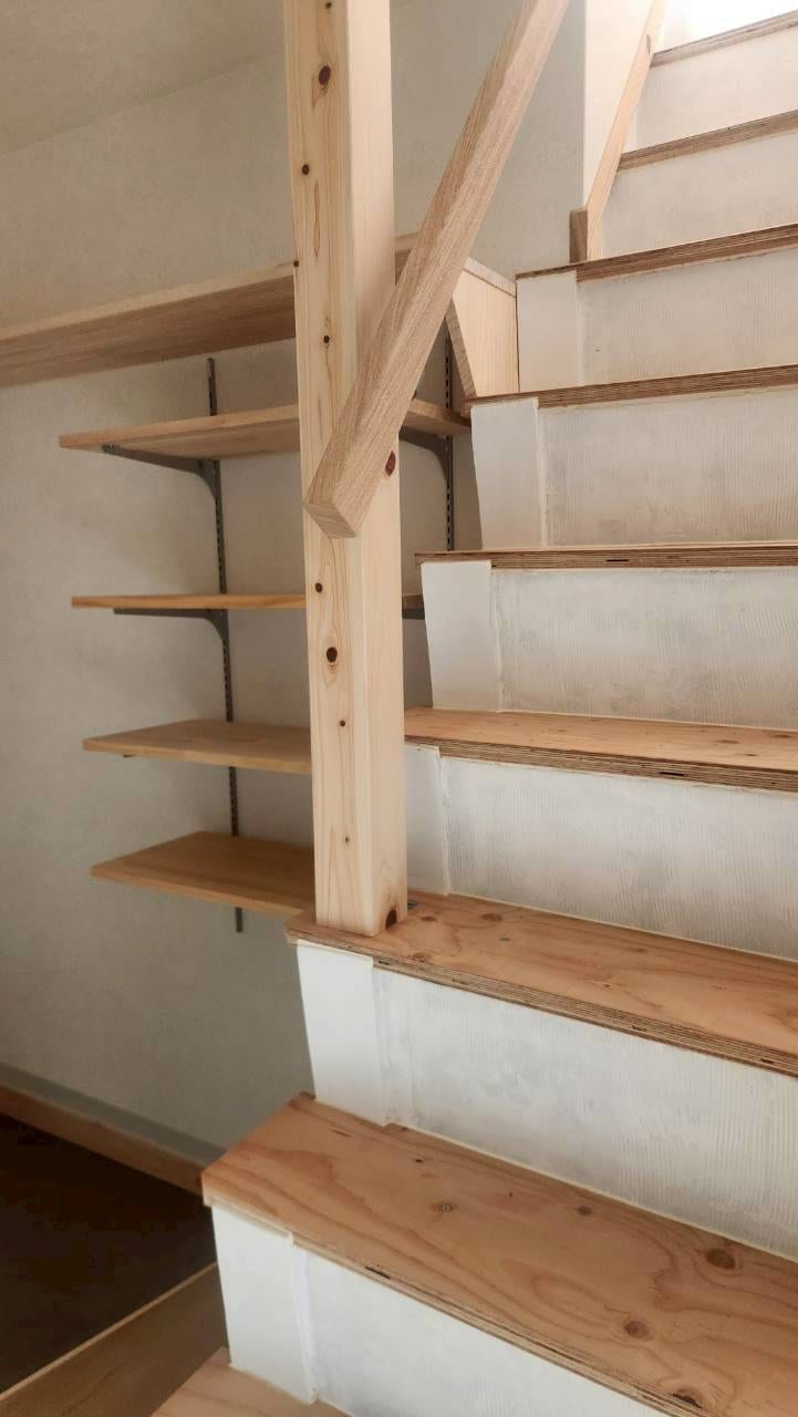 玄関、階段