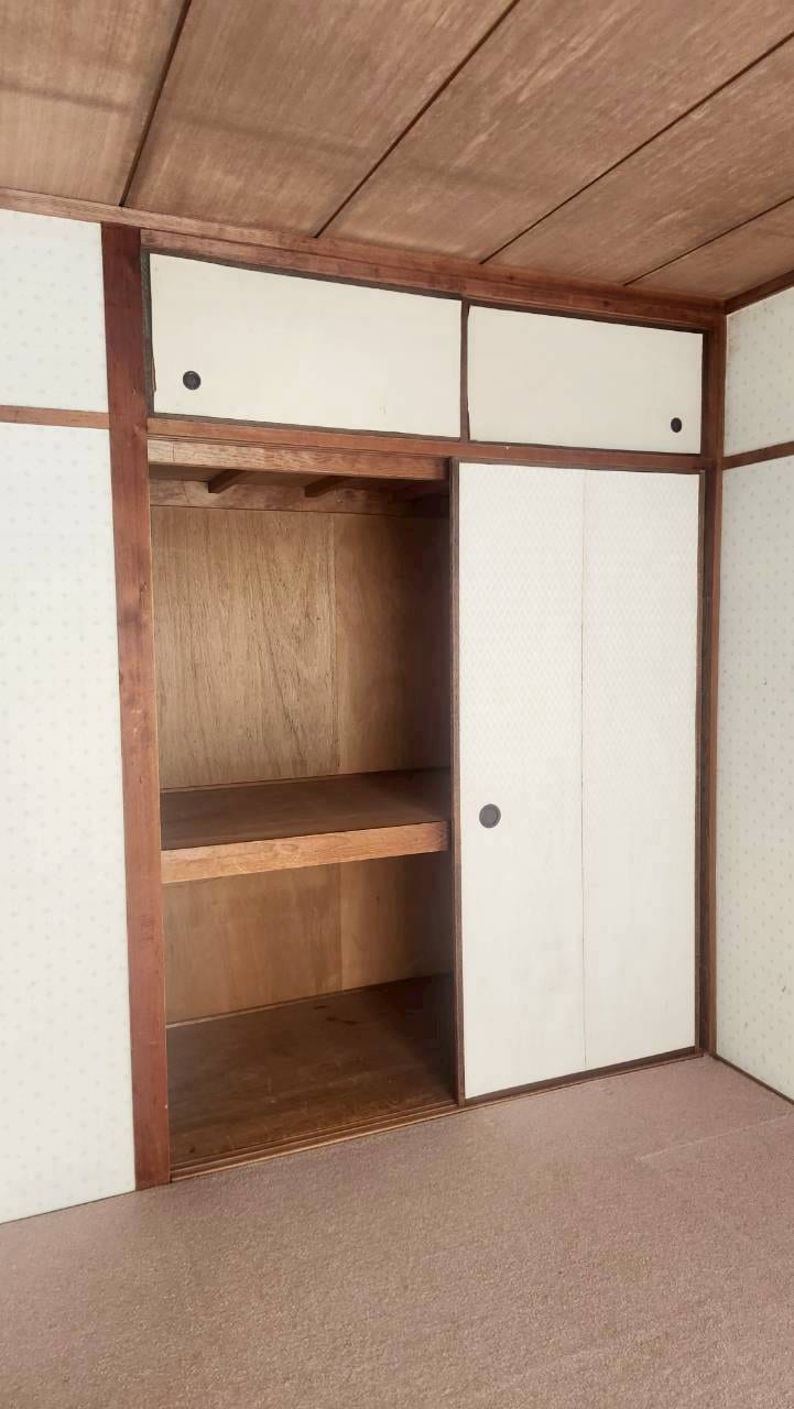 押入